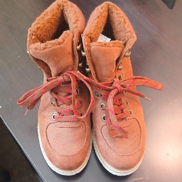 American Eagle Outfitters Brown Lace-Up Winter Boots - Picture 1 of 8